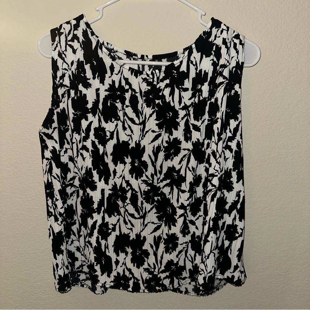 Black and White Floral Women's Top